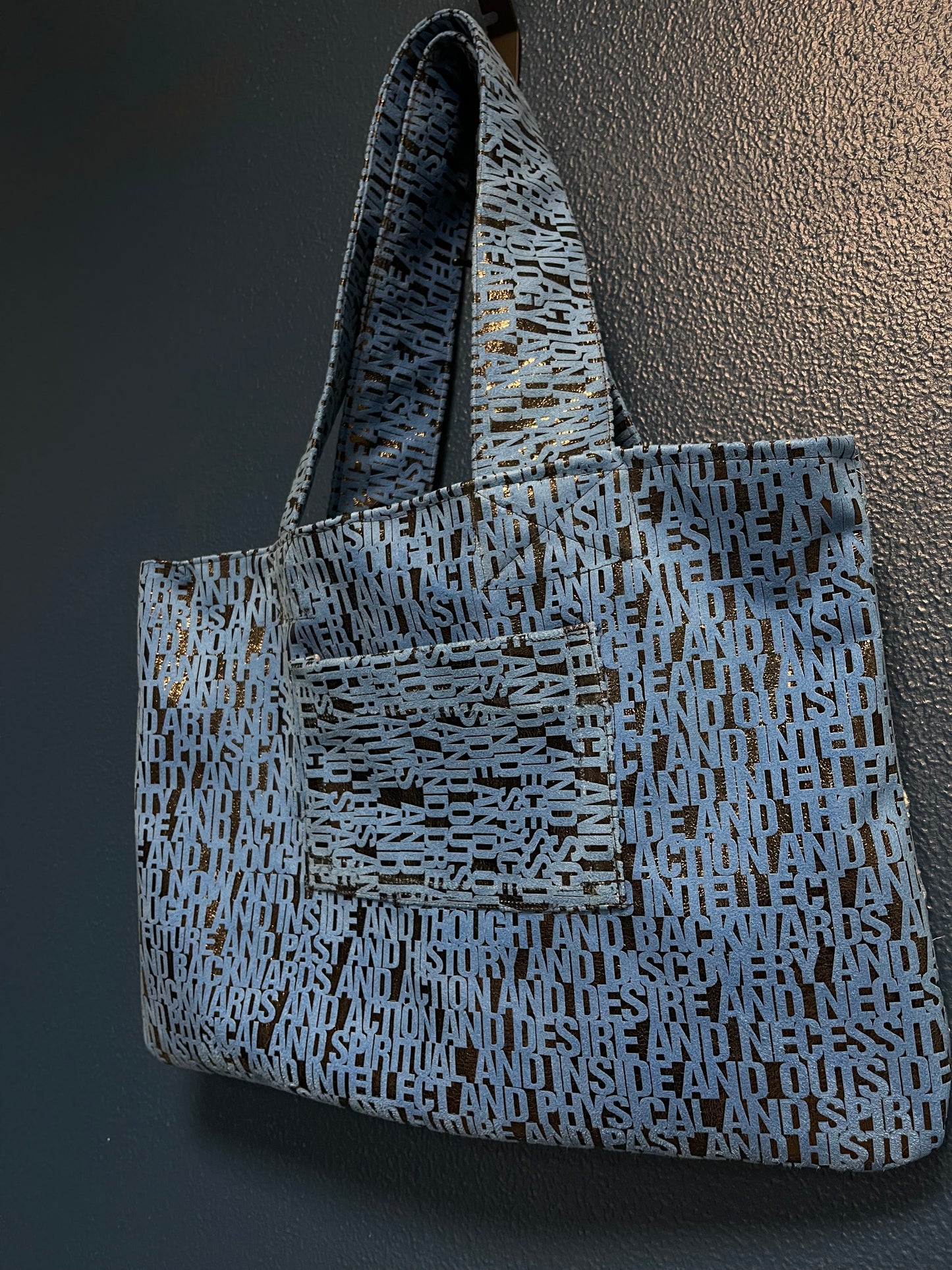 Skuldertaske i blåt mønster